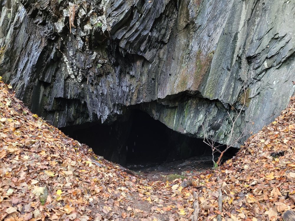 Schieferhöhlen   Layekaul zeez5k