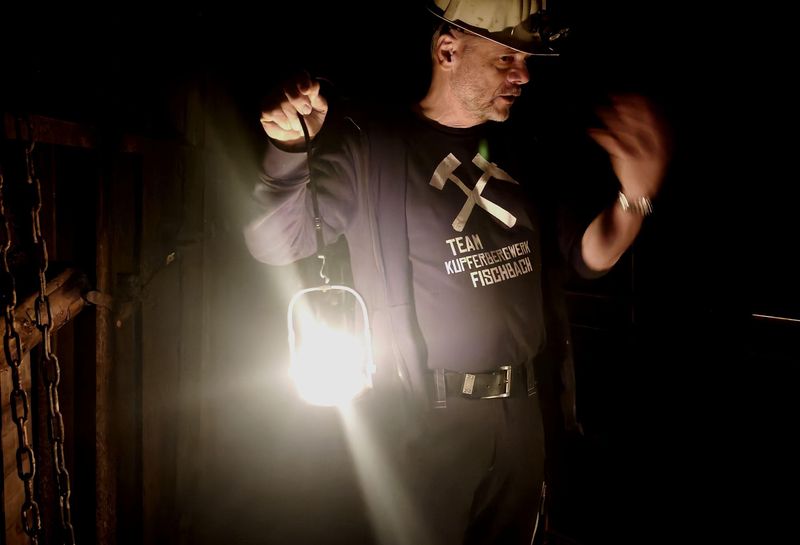 Dunkelführung im Kupferbergwerk yd2nvb