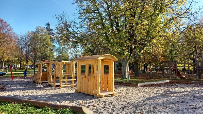 pois/spielplatz-am-park-fuer-jung-und-alt-9d4f
