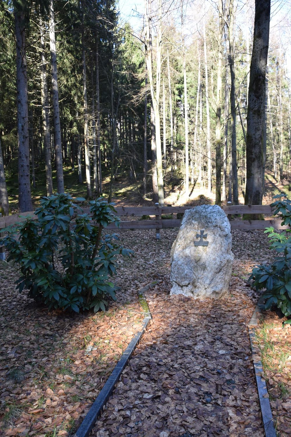 Fliegerdenkmal Geisfeld Abtei xh63c3