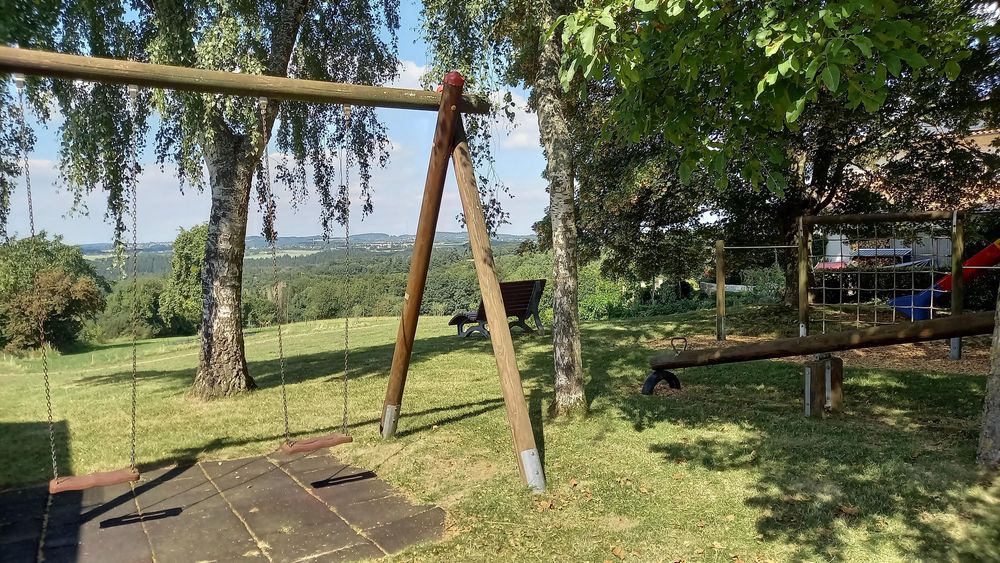 Spielplatz in Mermuth y7o59a