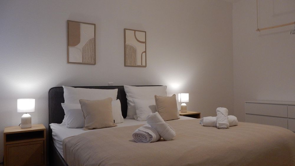 Ferienhaus│ Zentral │3 Whg │250 m² │ Parkplätze wuhvv2
