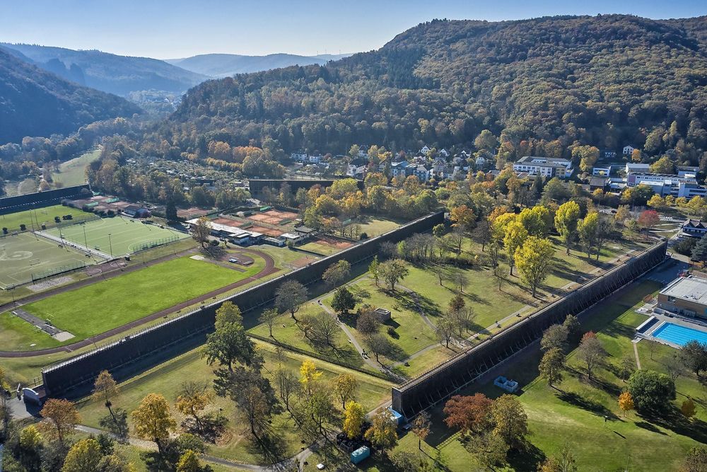 Salinental: Freiluftinhalatorium mit Gradierwerken vw9k2u
