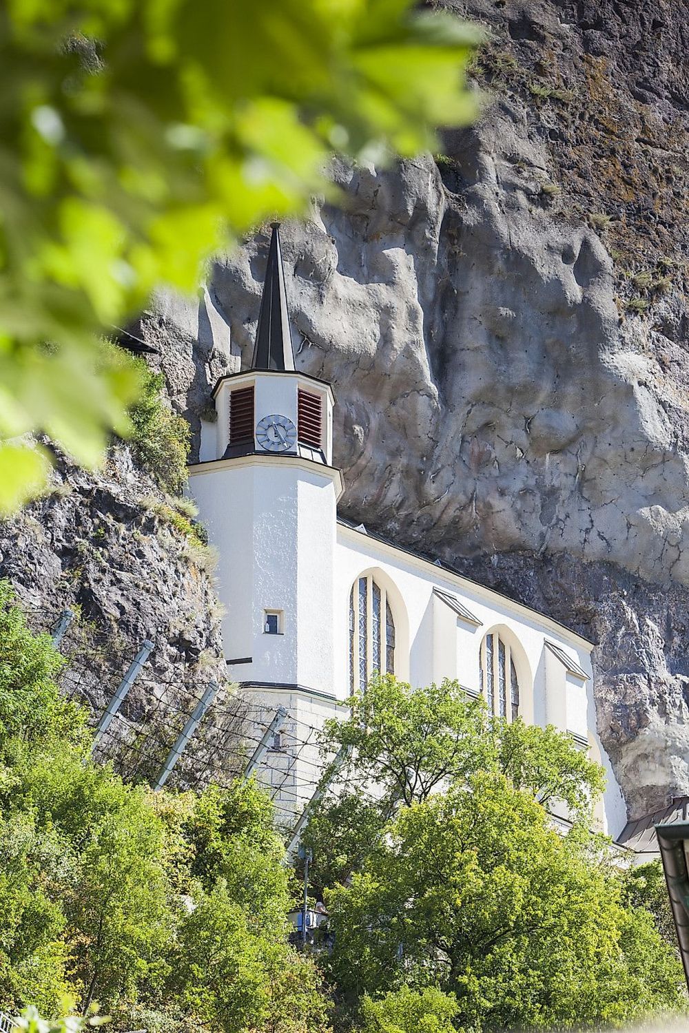 Traumschleife "Nahe Felsen Weg" vr7rzw