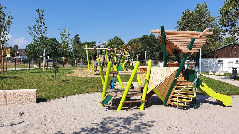 pois/spielplatz-am-xstadtweiher-90ce