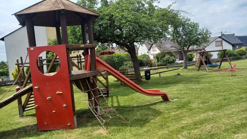 pois/playground-in-halsenbach-xc1fe