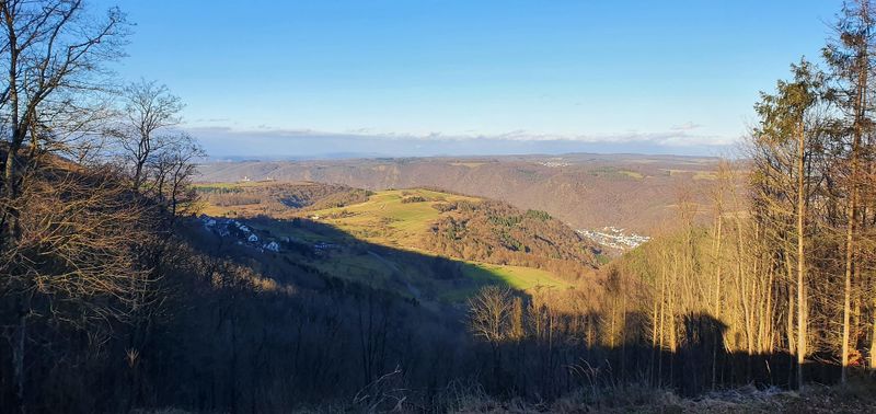 Rheinblick mit Hütte uww28j