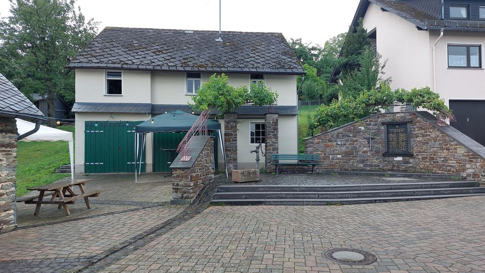 Dorfplatz in Utzenhain w9dhhe