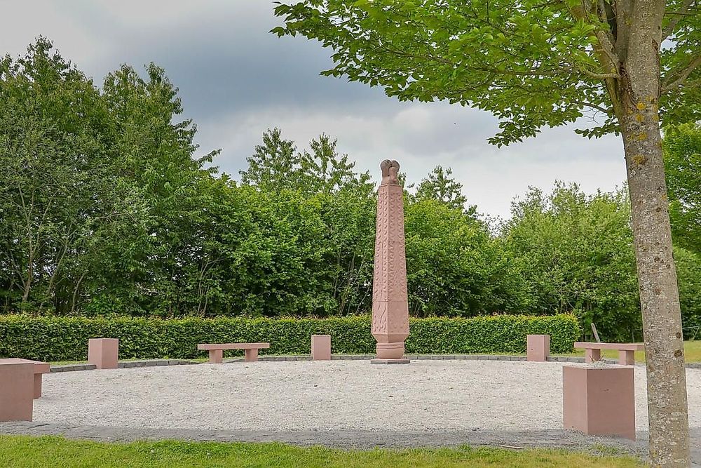 Pfalzfelder Obelisk/Flammensäule w7tmtw