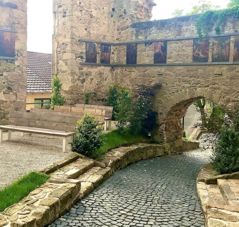 Abendführung auf Schloss Dhaun ujq4ow