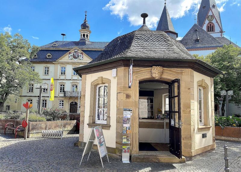 pois/infopoint-paviljoen-op-het-xmarktplatz-in-kirn-dc48