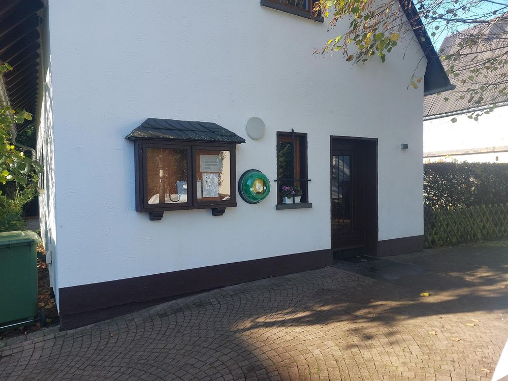 Defibrillator in Maisborn v8wk1h