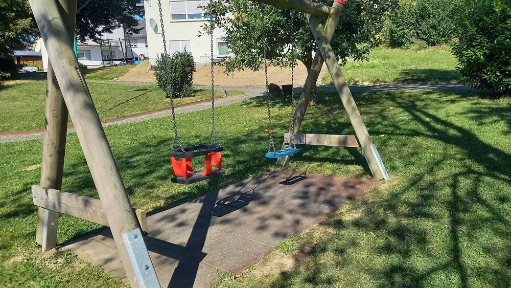 Spielplatz in Schwall v5u5gr