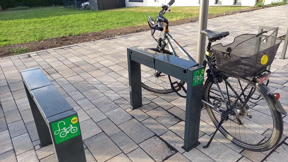 E Bike Ladestation Strasse a
