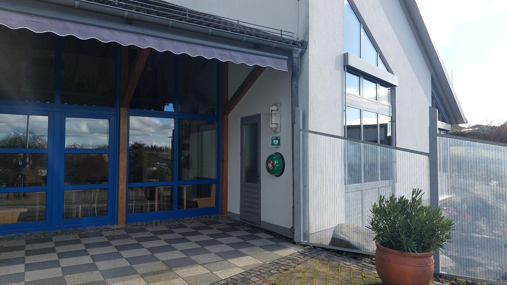 Defibrillator in Dörth r7j5nz