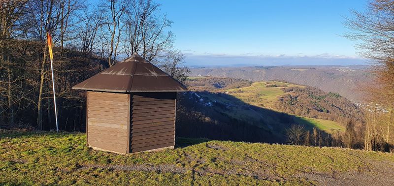 Rheinblick mit Hütte oz94tf