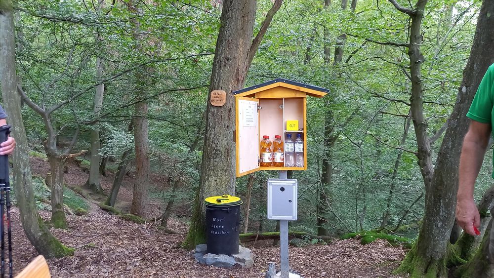 Hoch Ley am Wanderweg Schessels Beersche ok8mh0