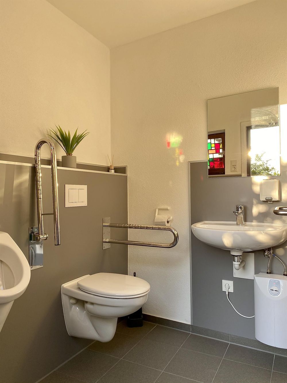 Öffentliche Toilette in Longkamp nr7p5y
