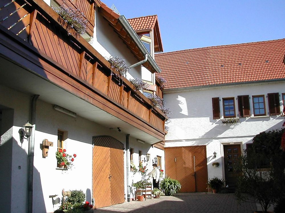 Weingut & Gästezimmer Butzbach npi1l3