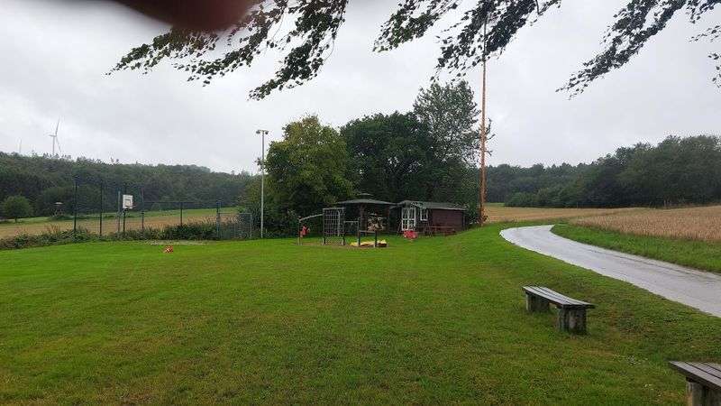 pois/picknickbank-am-bolzplatz-in-birkheim-0cf1