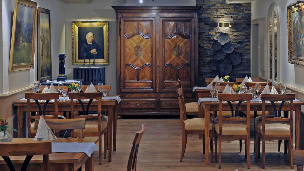 Gasthaus & Hotel "Zum Goldenen Hirschen" nll8r8