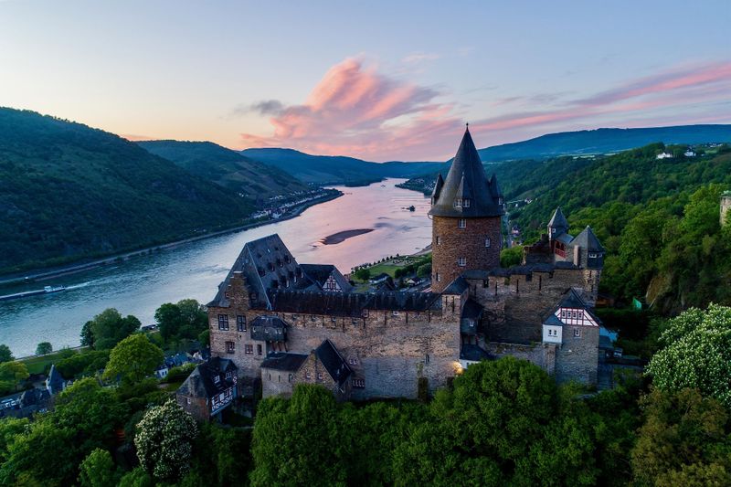 pois/burg-xstahleck-5e12