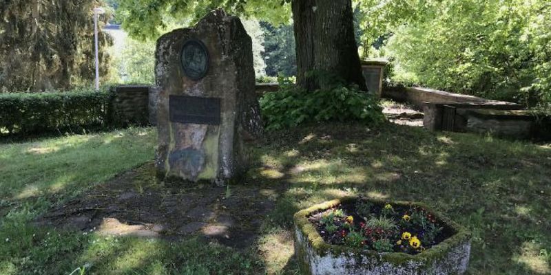 pois/winterburger-nightingale-monument-of-the-poet-johann-nikolaus-goetz-3472