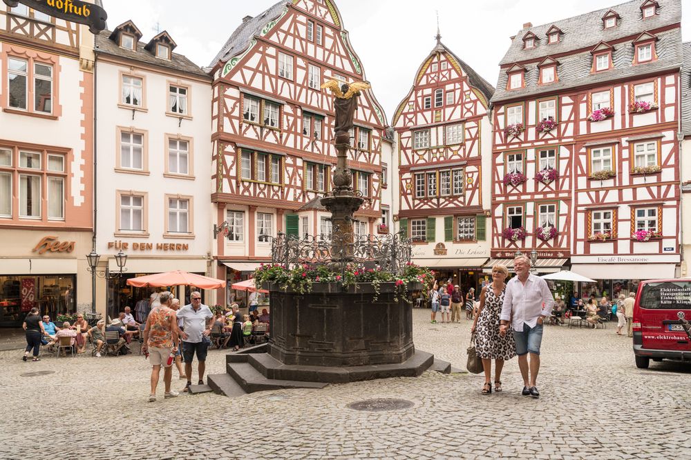 Mosel Radweg Zell (Mosel)   Bernkastel Kues mornul