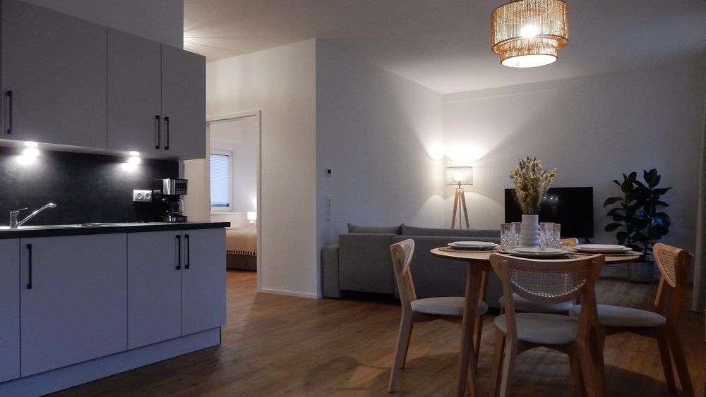 Ferienhaus│ Zentral │3 Whg │250 m² │ Parkplätze mo8phc