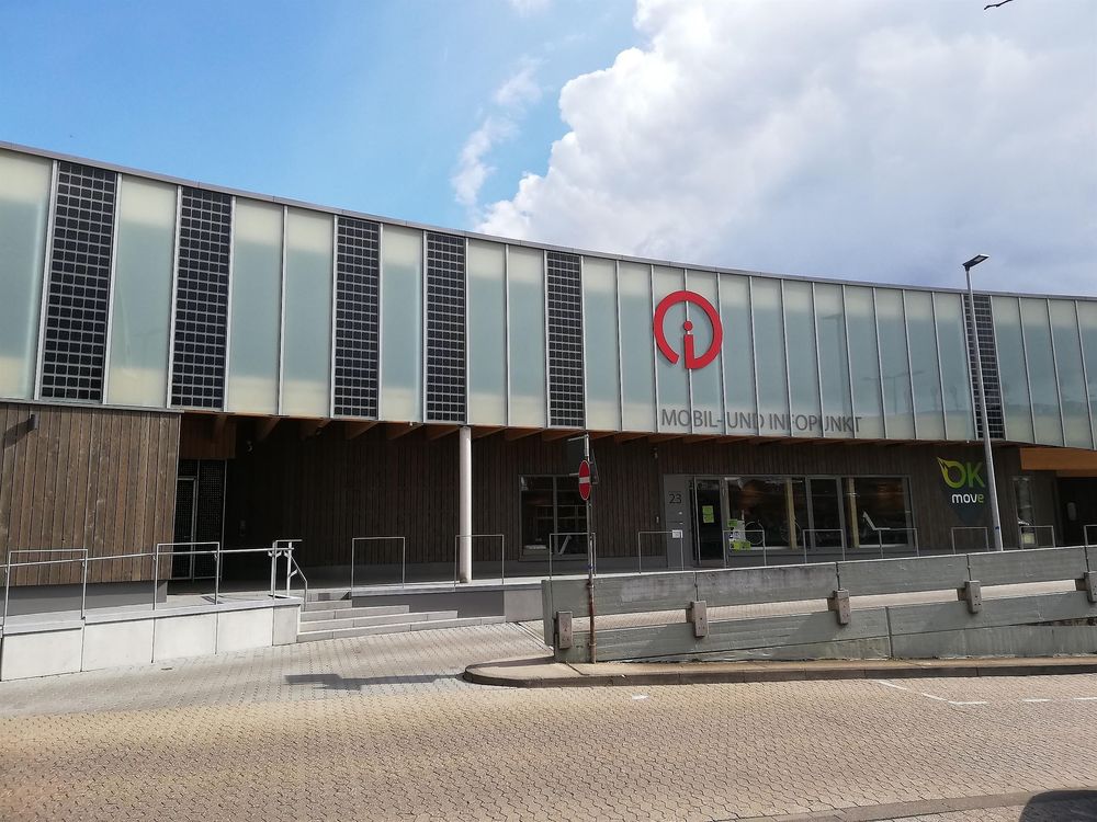 Fahrradparkhaus  Mobilitäts  und Servicecenter n9wg3w