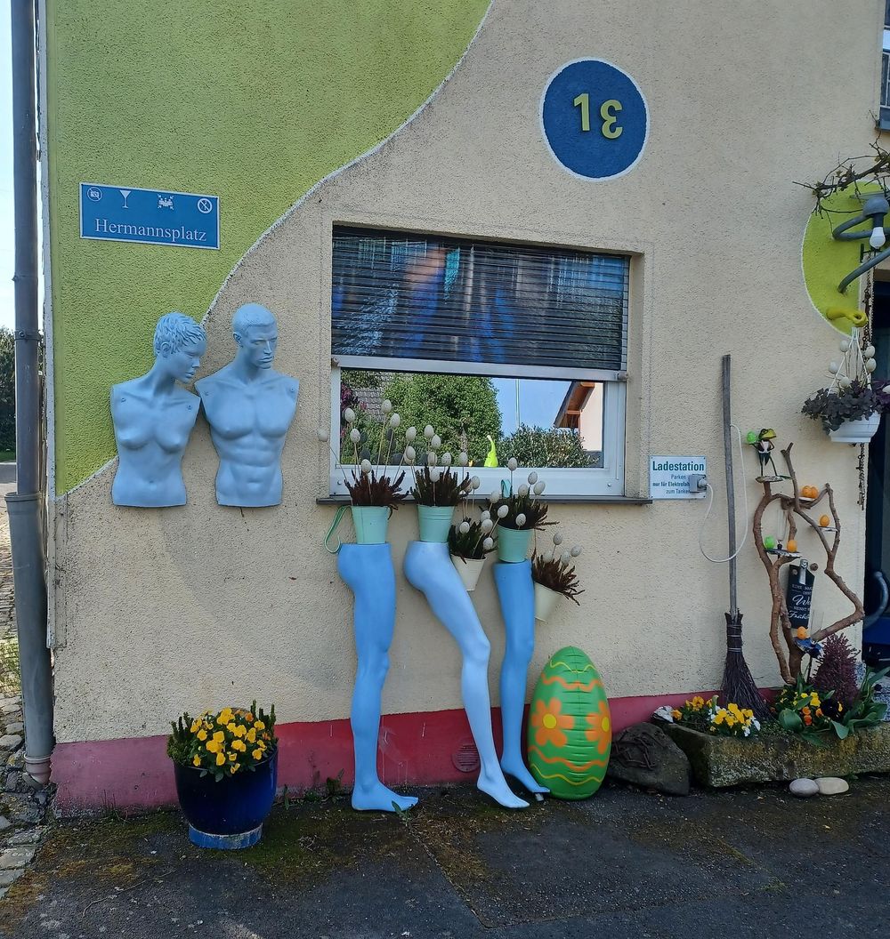 Geh Denke Weg:Kunst am Hause " Wilhelm" n6u46o