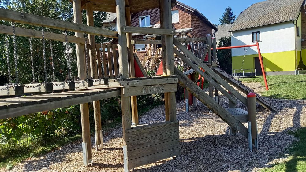 Spielplatz in Schwall kldxza