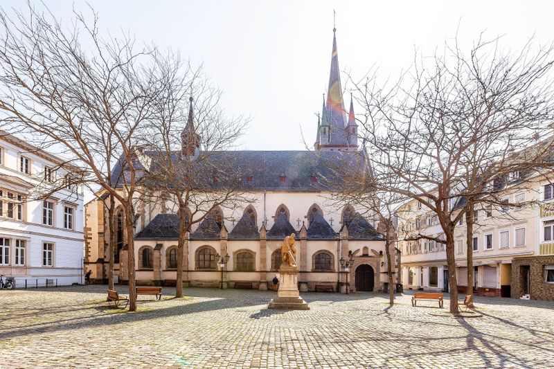 Eiermarkt und Michel Mort Denkmal jxq4gn