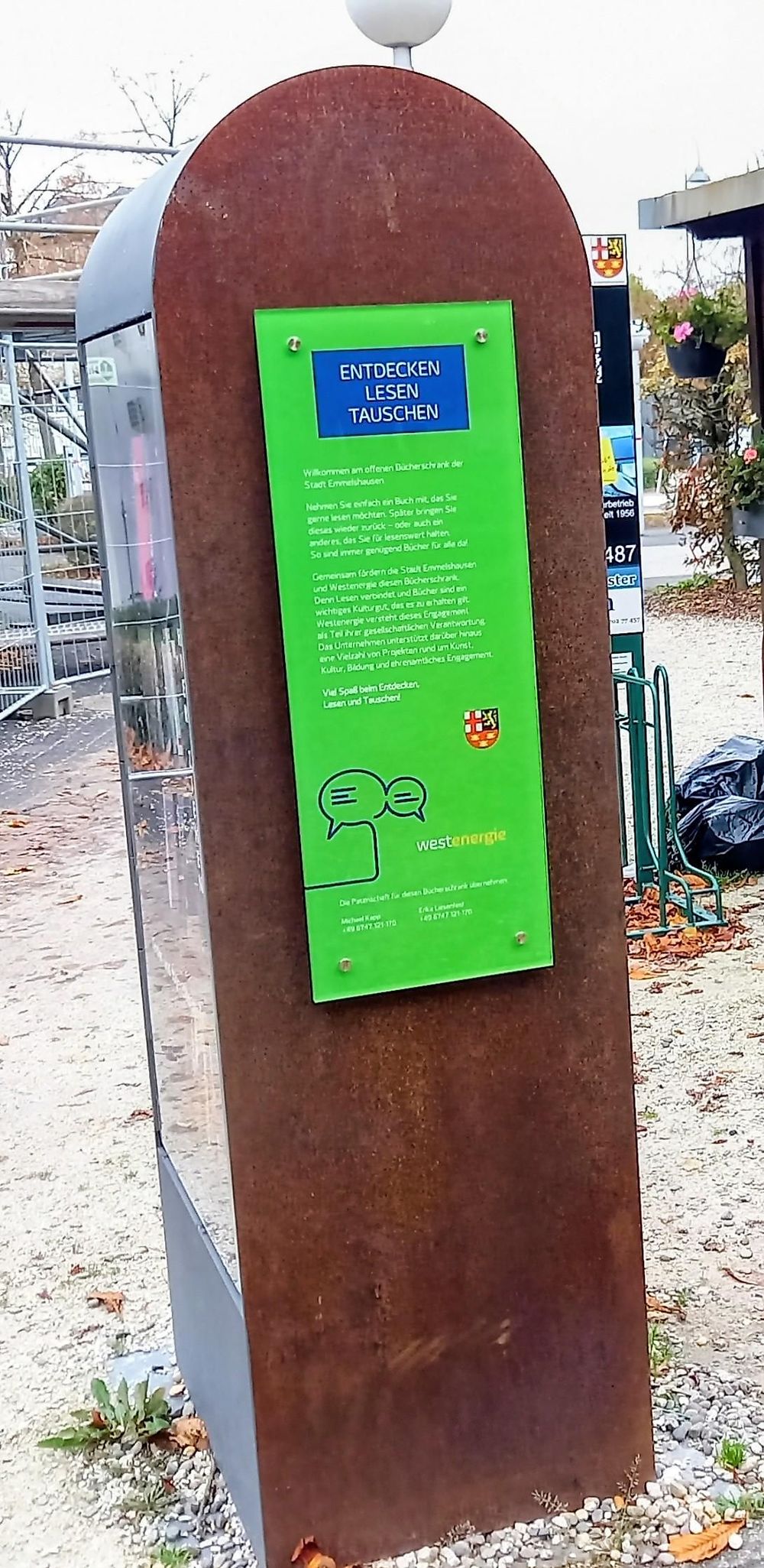 Bücherschrank im Park l5yram