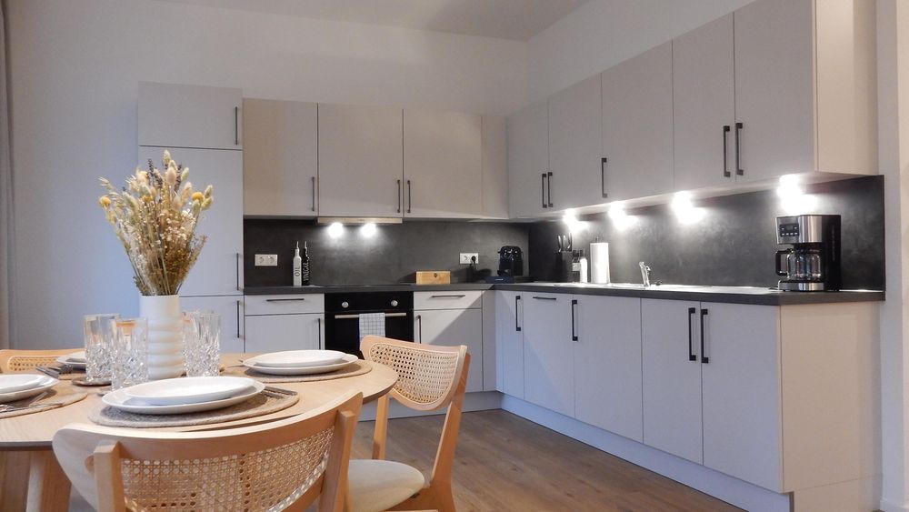 Ferienhaus│ Zentral │3 Whg │250 m² │ Parkplätze l3vncw