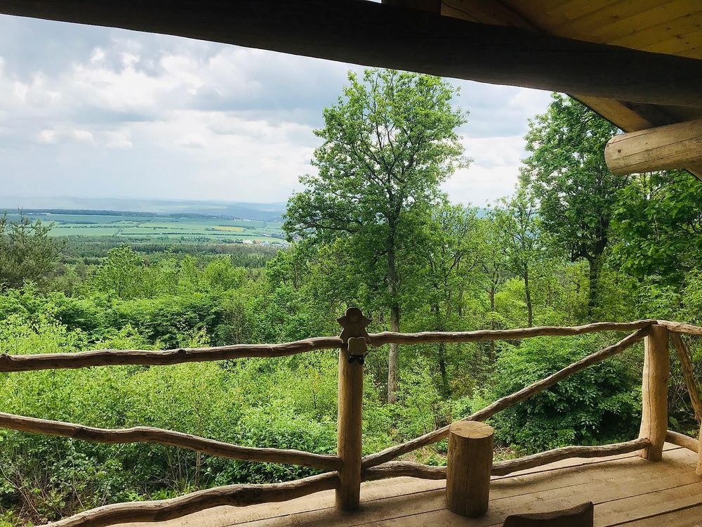 Naturdenkmal " Teufelsfels" mit Aussichturm und Wanderhütte jqsqtx