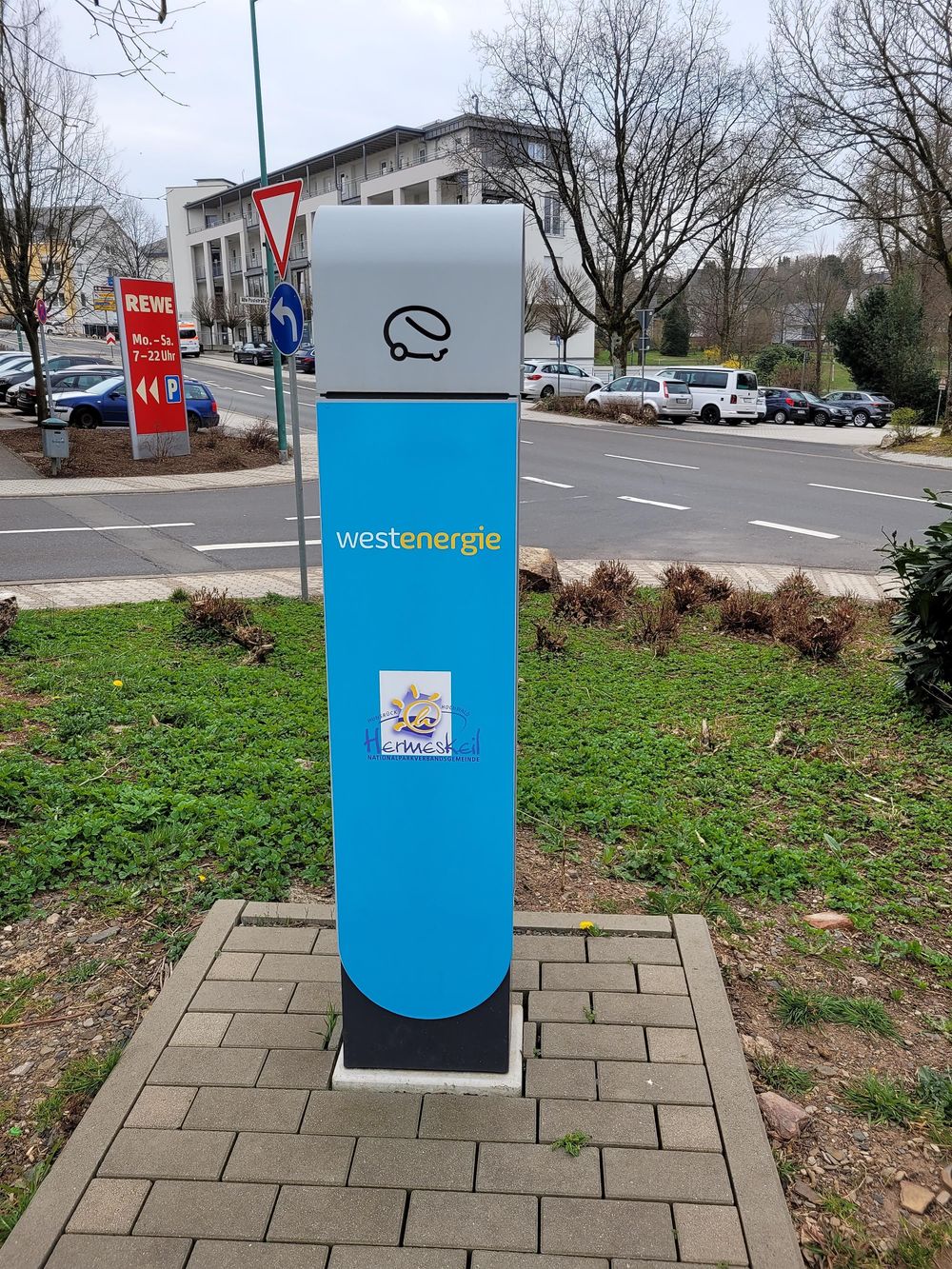 Charging Station innogy am Rathaus k45yfv