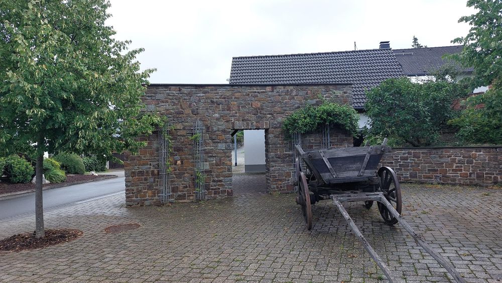 Dorfplatz in Utzenhain htu6fg