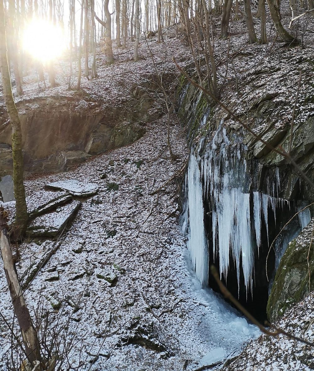 Schieferhöhlen   Layekaul j4l97g