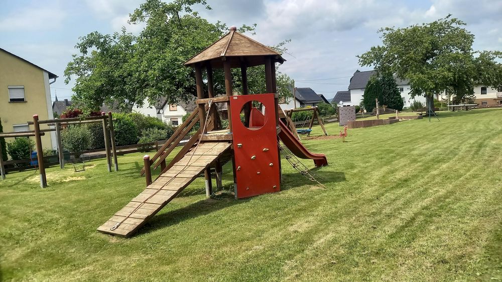 Spielplatz in Halsenbach hplaqw