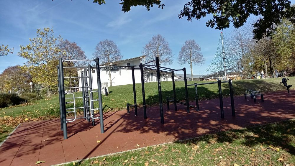 Spielplatz am Park für Jung und Alt hl75eq