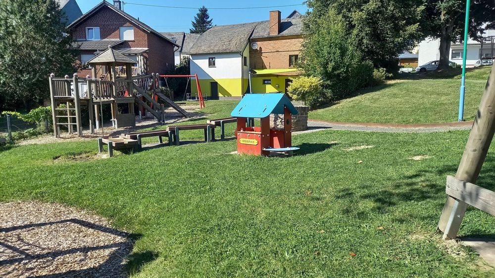 Spielplatz in Schwall gyus0o