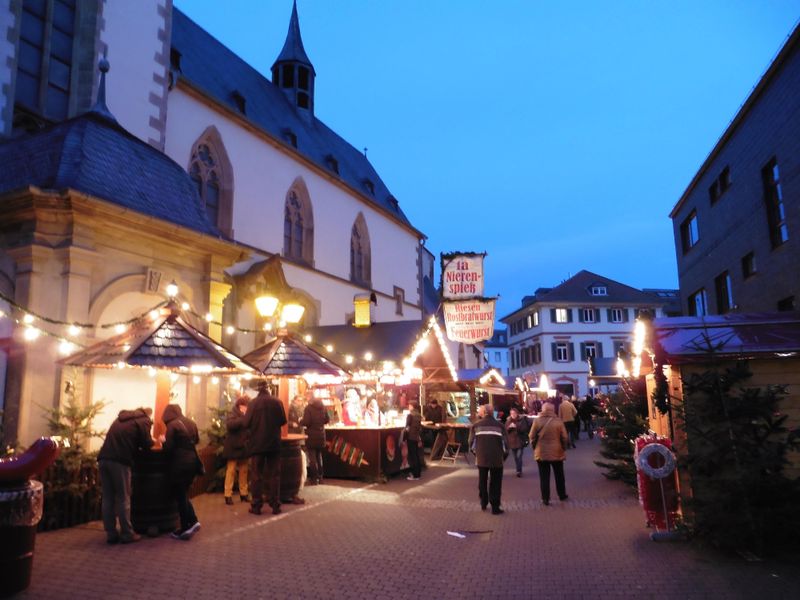 Nikolausmarkt   Weihnachtsmarkt auf dem historischen Eiermarkt gyapm3