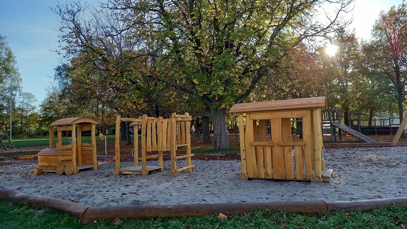 Spielplatz am Park für Jung und Alt fz8qm8