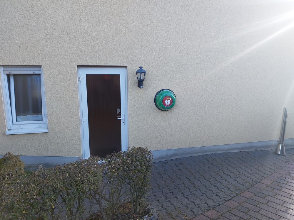 Defibrillator in Karbach et3v9w