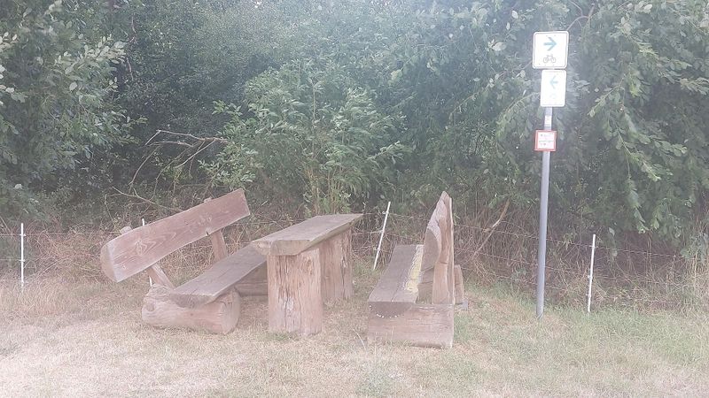 pois/picknickbank-am-radweg-in-beulich-deec