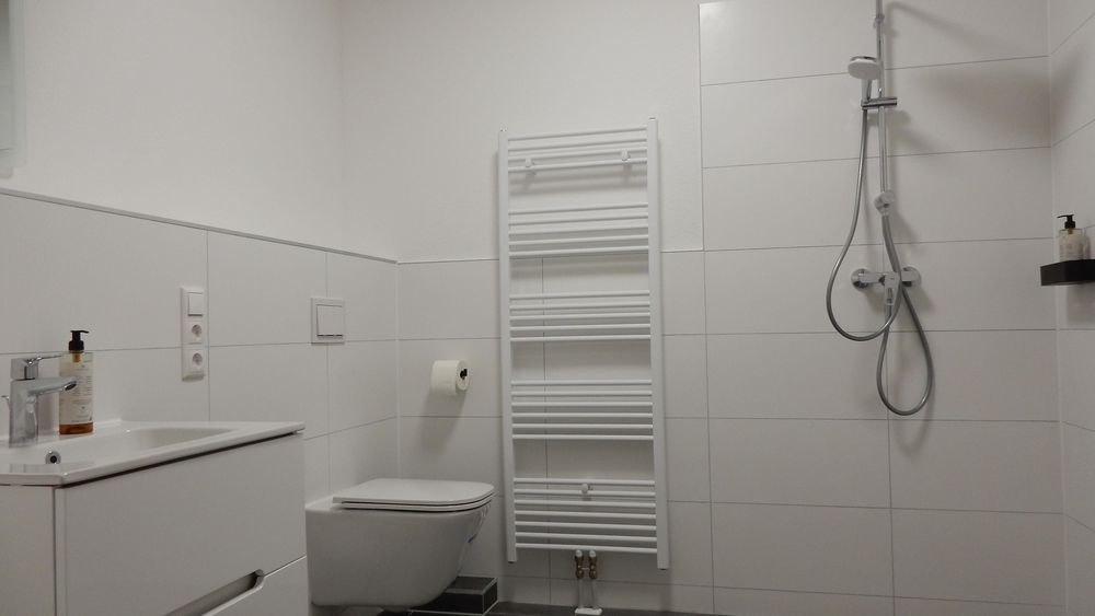 Ferienhaus│ Zentral │3 Whg │250 m² │ Parkplätze avgmm2