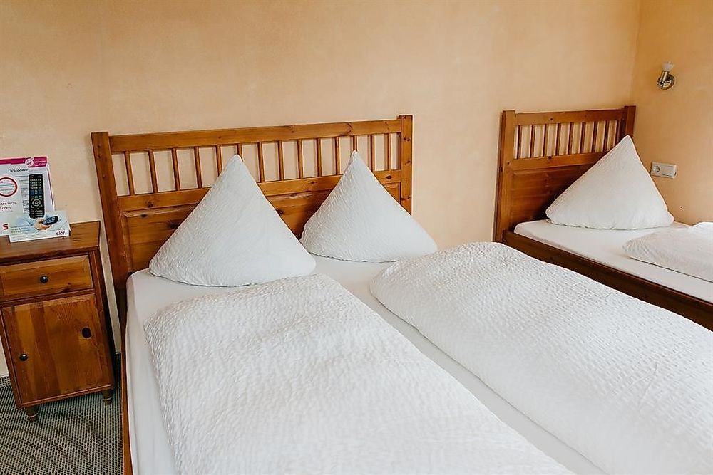 Landhotel Airport inn av0qil
