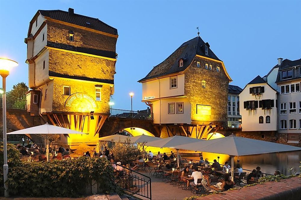 Brückenhäuser, Alte Nahebrücke, Neustadt c0a3yq