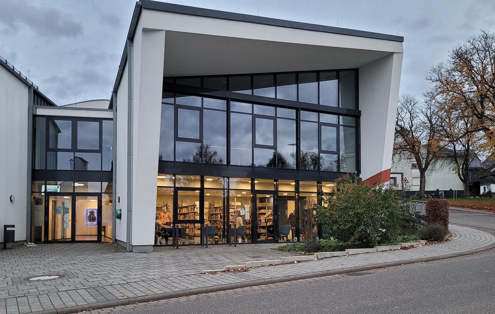Bücherei in Halsenbach b19omj